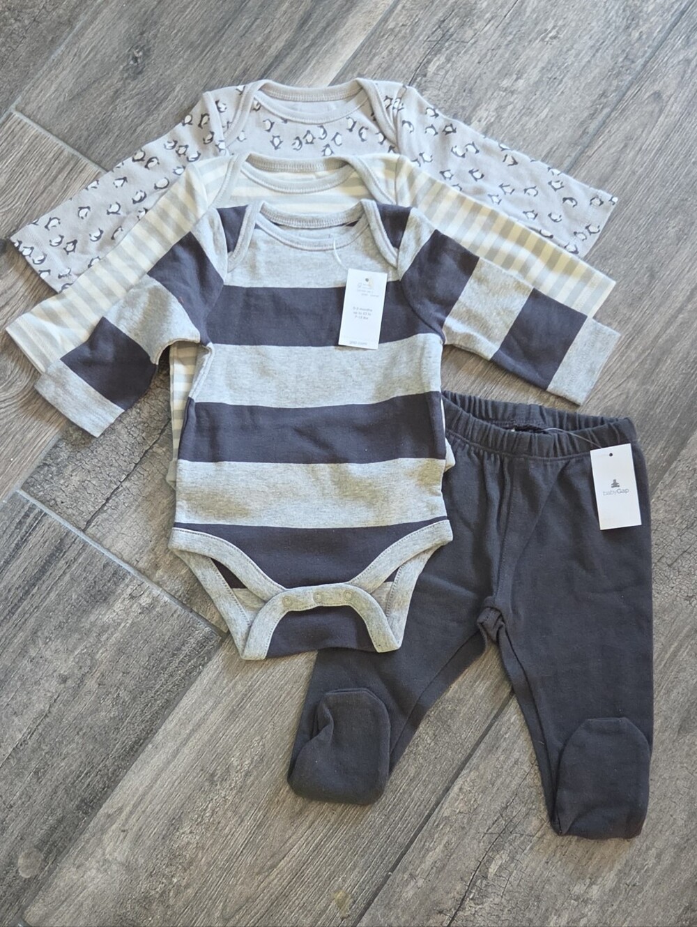 GAP Baby NWT 0-3 Months Gray Winter Bodysuit Set (3) and Footie Pants